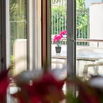 Villa Butterfly House