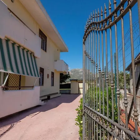 Butterfly House Вилла